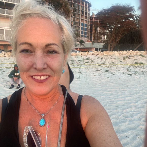 Meet your Posher, Sara - Picture 2 of 15